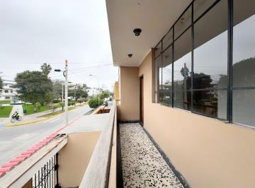 Casa Esquina de Parque Como Terreno