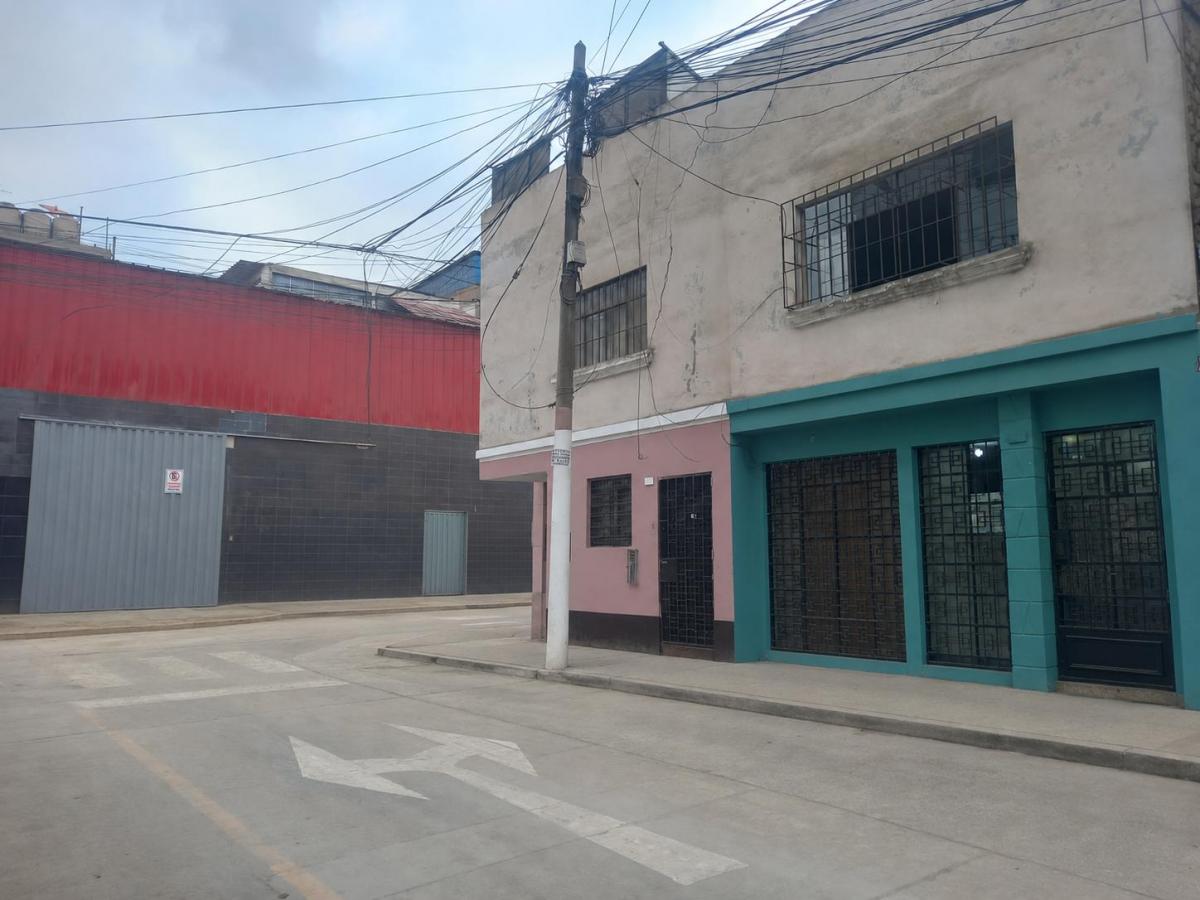 ¡Casa en Bajos a Pocas Cuadras del Emporio Comercial de Gamarra!