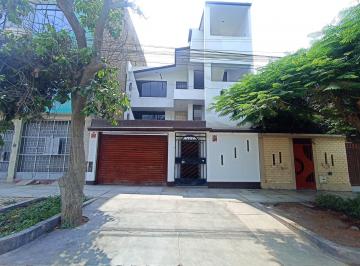 Venta Casa en Urb. El Pinar Comas / 3 Pisos