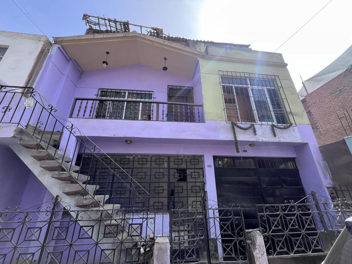 Vendo Casa Como Terreno de 160 m² Cerca a La Av. Belaunde