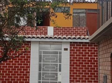 Linda Casa 2 Pisos + Patio y Estacionamiento Exclusivo Lista Para Mudarse - Los Olivos