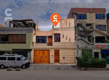 Casa de 3 Niveles con 2 Departamentos Independientes y Proyección Para 4 Pisos | 156 m²