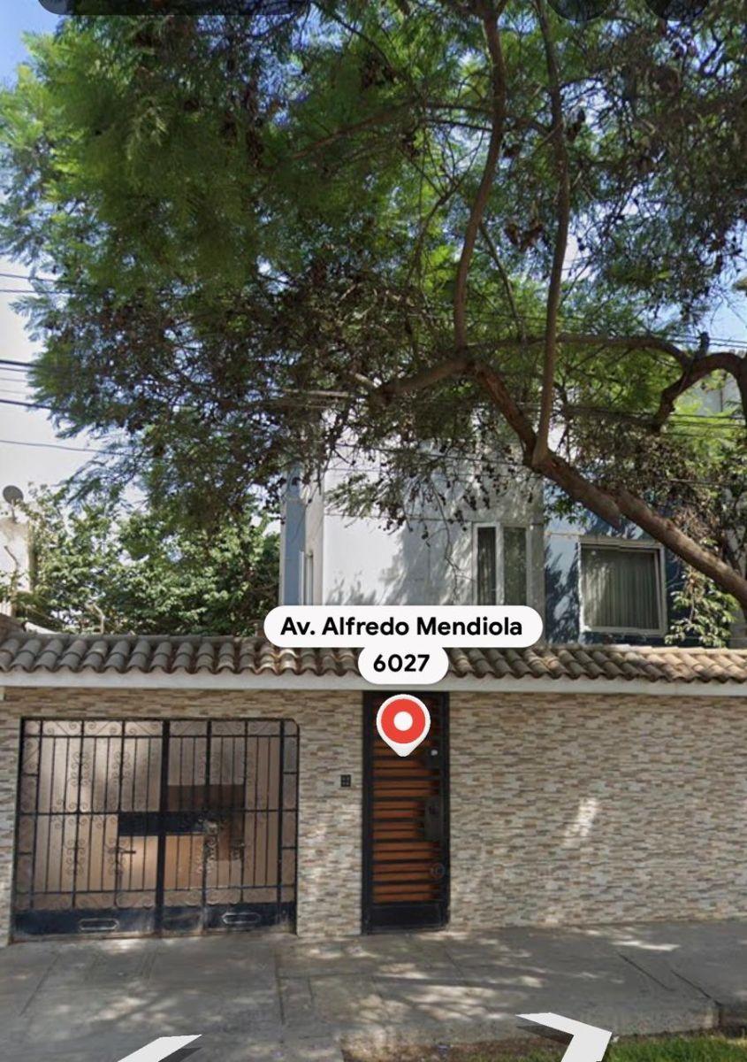 Amplia Casa en Los Olivos - Alfredo Mendiola