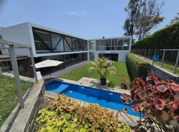 Venta de Casa Moderna y Lujosa con Piscina en Lurin