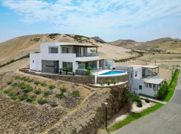 Venta Casa Exclusiva Para Socios Regatas: Residencia Moderna con Terraza y Bbq