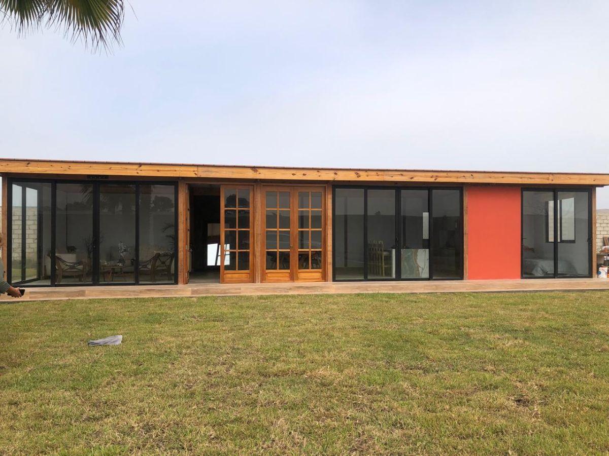En Venta Hermosa y Moderna Casa de Campo en Condominio en Mala - Cañete