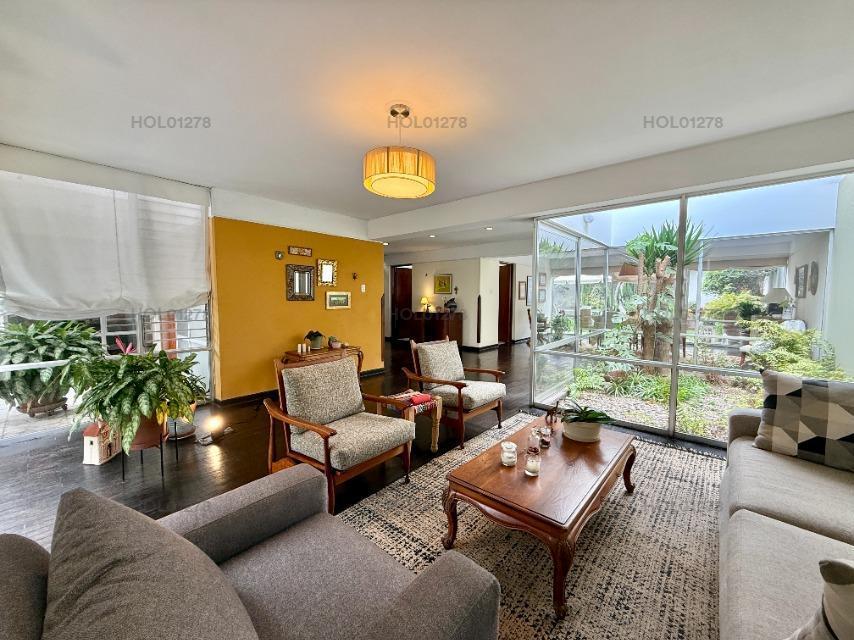 Se Vende Linda Casa en Miraflores Frente Al Col, Humboldt Primaria