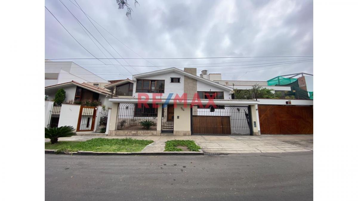 Casa Como Terreno, en Venta en La Aurora, Miraflores
