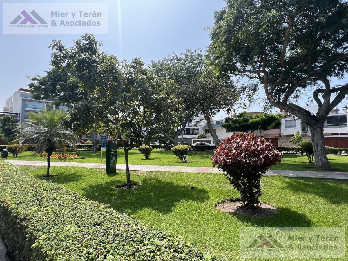 Venta Casa en Miraflores Frente a Parque (609 - 1122 - 1)