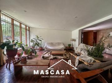 Oportunidad Única: Espectacular Casa en Esquina Vista a Parque de 3 Pisos en La Aurora, Miraflores