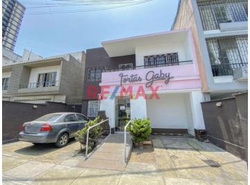 Casa en Venta Como Terreno en Miraflores - Zona Comercial Cz, 300 m²