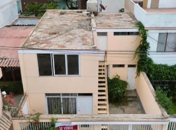 Venta de Amplia Casa Como Terreno de 2 Pisos con Jardín Interno 295 m²
