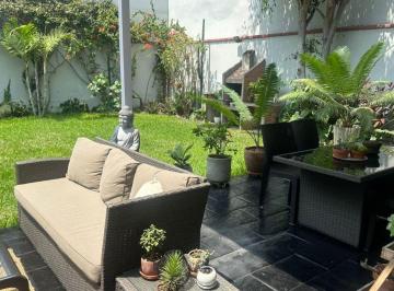 Venta de Casa Cerca Al Parque R. Castilla. La Aurora, 4 Dormitorios, Terraza y Jardín. ID. 1085