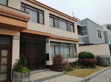 Casa de 2 Pisos en Zona Inmejorable de Miraflores