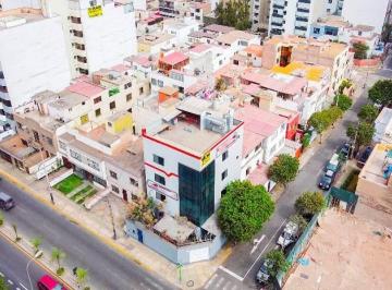 Posiciona Tu Empresa Edificio en Esquina de 4 Pisos Cz en Av. del Ejército
