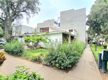 Casa Como Terreno At 405 m² en Aurora – Miraflores | Frente a Parque | 3 Frentes