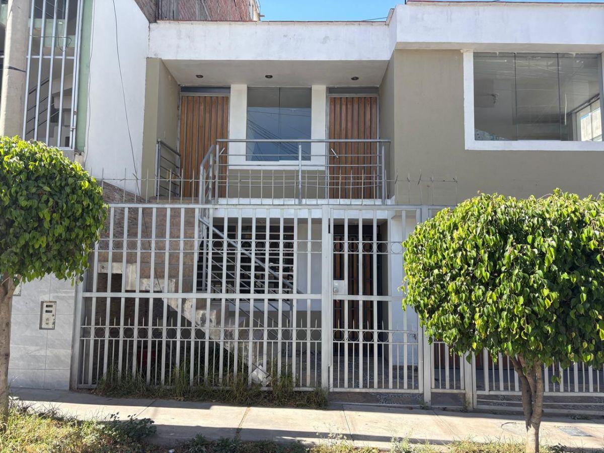 Venta de Casa Consta 2 Departamentos y Aires