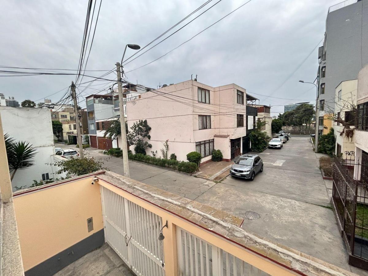 Venta de Casa Para Remodelar, Frente a La Huaca Pucllana