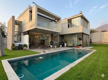 Casa Residencial en Venta | Pachacamac — 1, 200 m² · Diseño Contemporáneo · Recién Construida