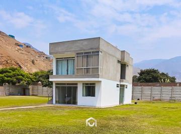 Casa de Campo de 2423 m² con 4 Dormitorios en Pachacamac