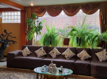 Tu Nuevo Hogar Soñado en Cusco: Moderna Casa con Jardín y Jacuzzi