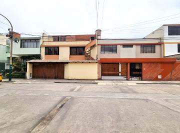 Venta de Dos Casas Juntas en Avenida del Rio Pueblo Libre