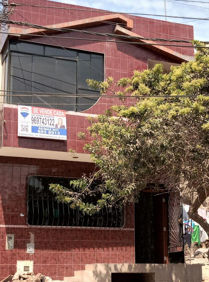 Se Vende Casa de 2 Pisos en Puente Piedra