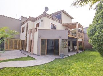Gran Casa con Amplio Jardín en Punta Hermosa Frente a Parque