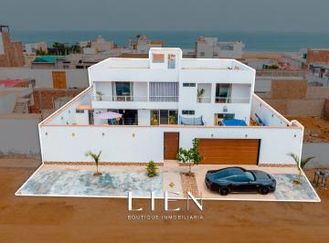 Casa de Playa en Venta con Piscina Grande y Parrilla
