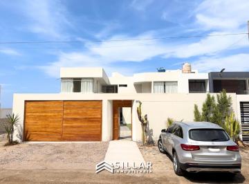 Casa de Playa en Venta, Urb. San Marino, Camaná