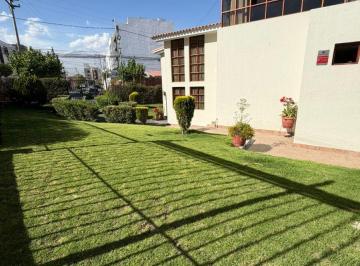 En Venta Espectacular Residencia de 600 m² en Esquina - Urb. El Palacio I Sachaca
