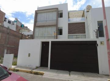 Venta de Casa de Ensueño en Sachaca
