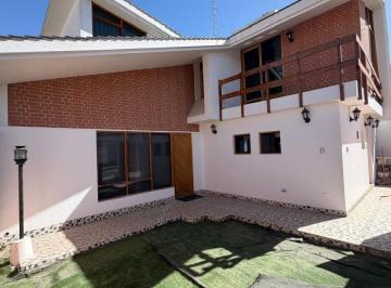 Vendo Casa de 450 m² Para Proyecto o Vivienda en El Palacio Sachaca