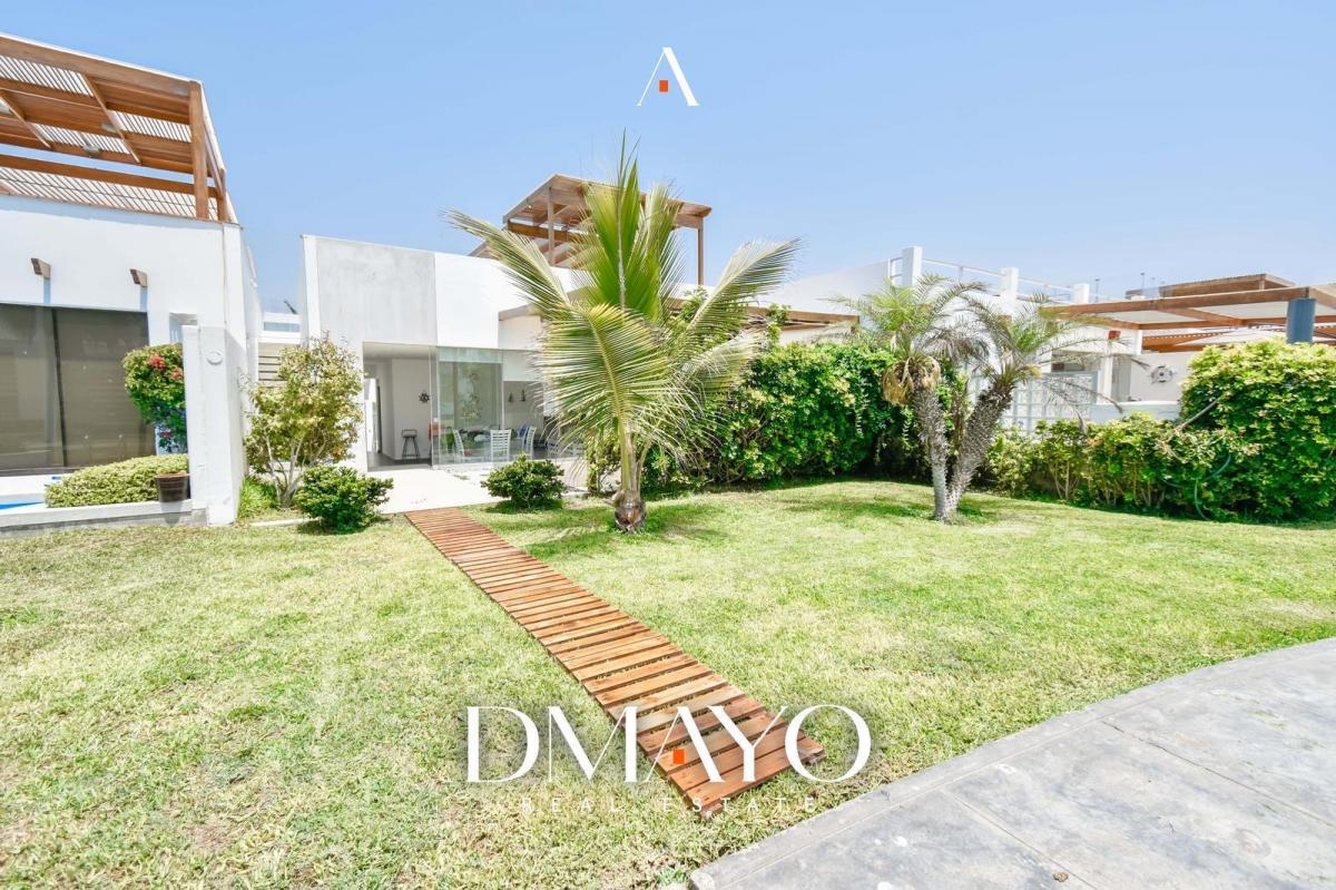 Venta Casa de Playa en Tres Islas de 5 Dormitorios con Piscina