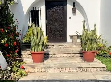 Casa en Venta San Borja, 326 m², 4 Dormitorios en 1º Piso, Terraza Bbq, Piscina, 2 Estacionamientos