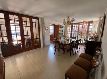 Linda Casa de 1 Planta, 4 Dorm, Jardin, Terraza, 3 o 4 Cocheras, Cerca a Parques!