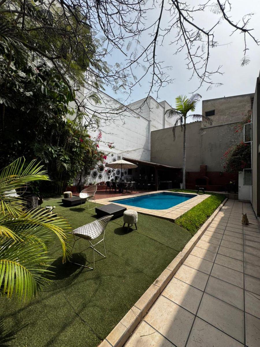 Casa con 5 Habitaciones y 640 m² en Venta, San Borja Chacarilla