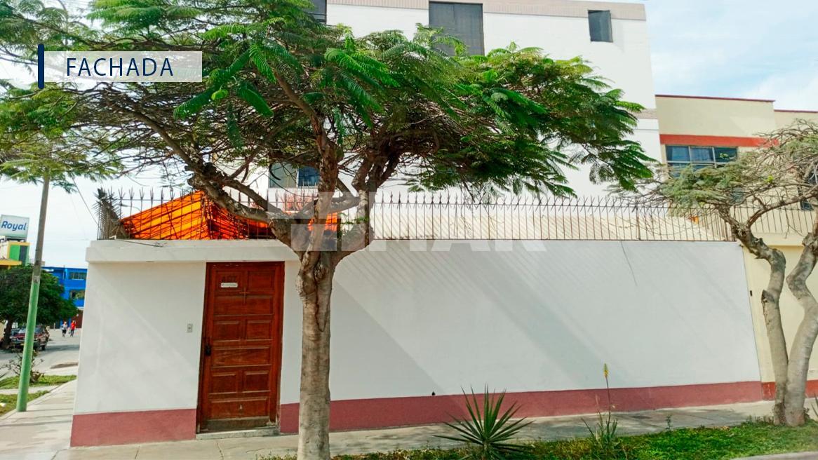 ¡Casa en Esquina de Nueve Dormitorios en San Borja!