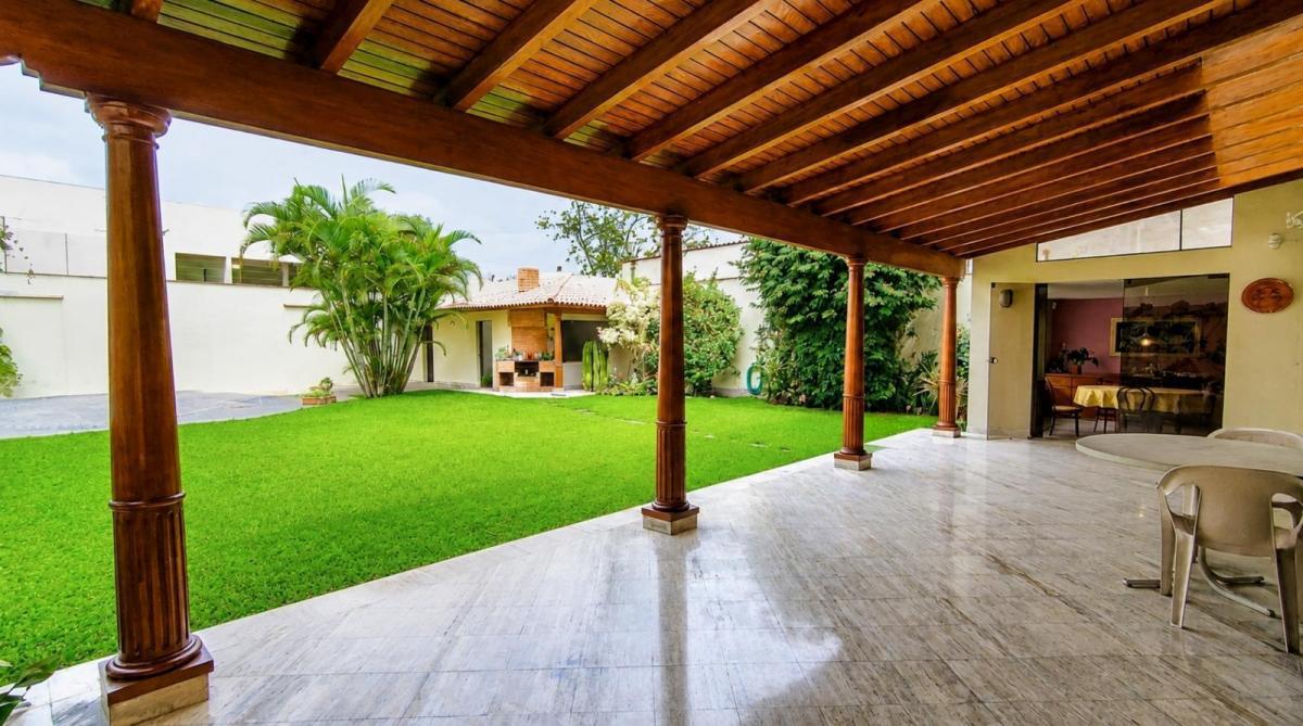 Casa en Venta en Chacarilla del Estanque – San Borja | Ideal Para Vivienda o Desarrollo Inmobiliario
