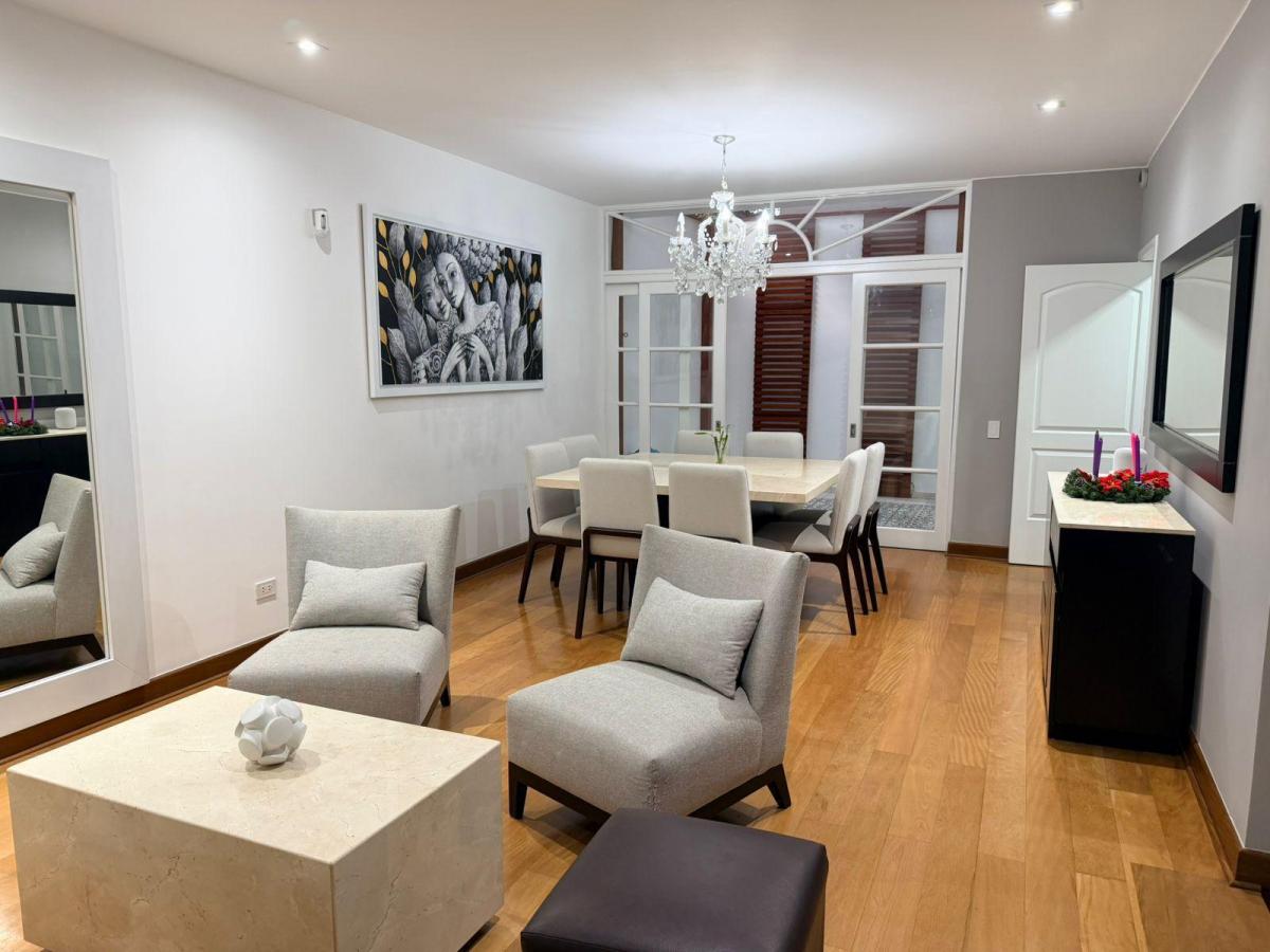 Vendo Linda Casa Remodelada en Condominio Frente a Parque en Calle Bilbao 3, Orrantia, San Isidro
