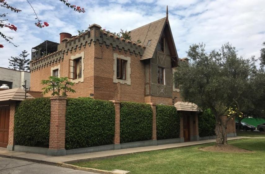 Vendo Linda Casa en Avenida Los Incas N 2xx, Urb. El Olivar, San Isidro.