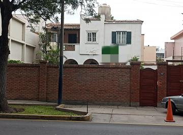 Se Vende Casa - Terreno en San Isidro Mejor Zona