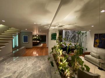 Moderna Casa de Lujo en San Isidro con Jardin y Piscina en Zona Dasso