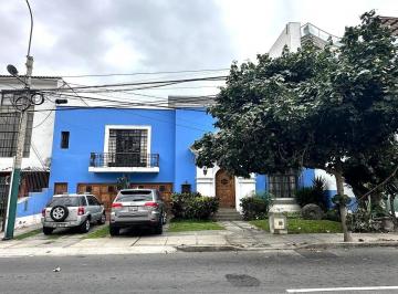 Buena Casa en Venta de 678 m² con 16 m de Frente en San Isidro