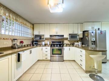 Venta de Casa Remodelada de 4 Dormitorios en Corpac - San Isidro