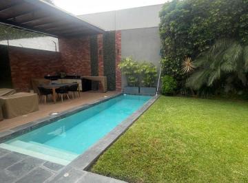 Linda y Moderna Casa Frente a Parque