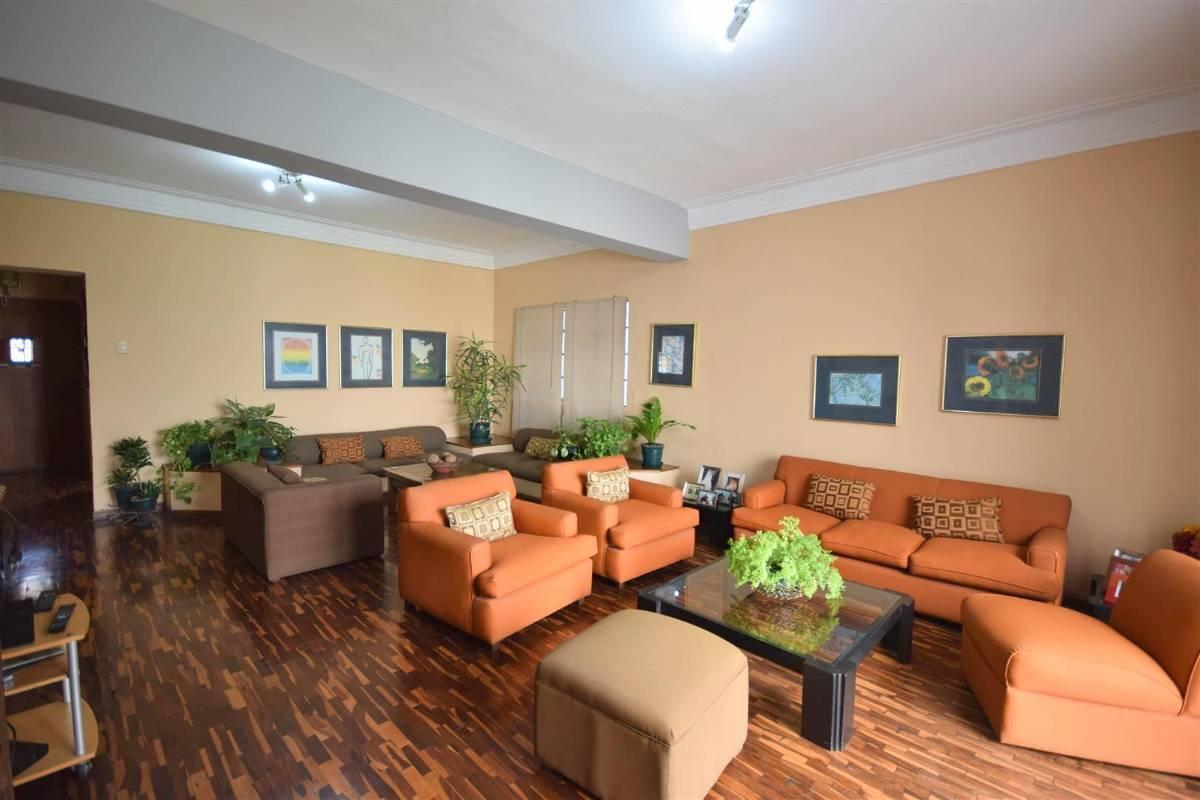 Vendo Casa/terreno de 400 m² a Pasos del Olivar, San Isidro