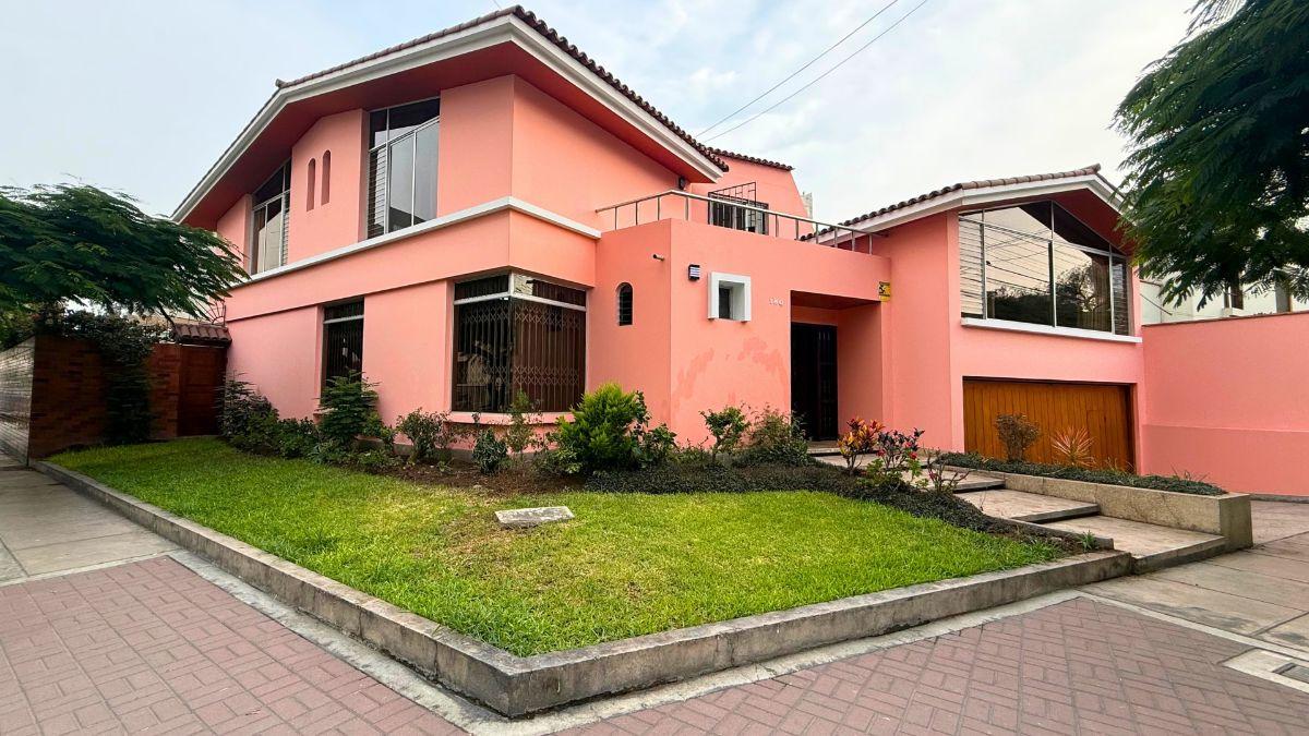 En Venta Hermosa y Amplia Casa en Esquina con Doble Frente 495 m² en Exclusiva Zona de San Isidro