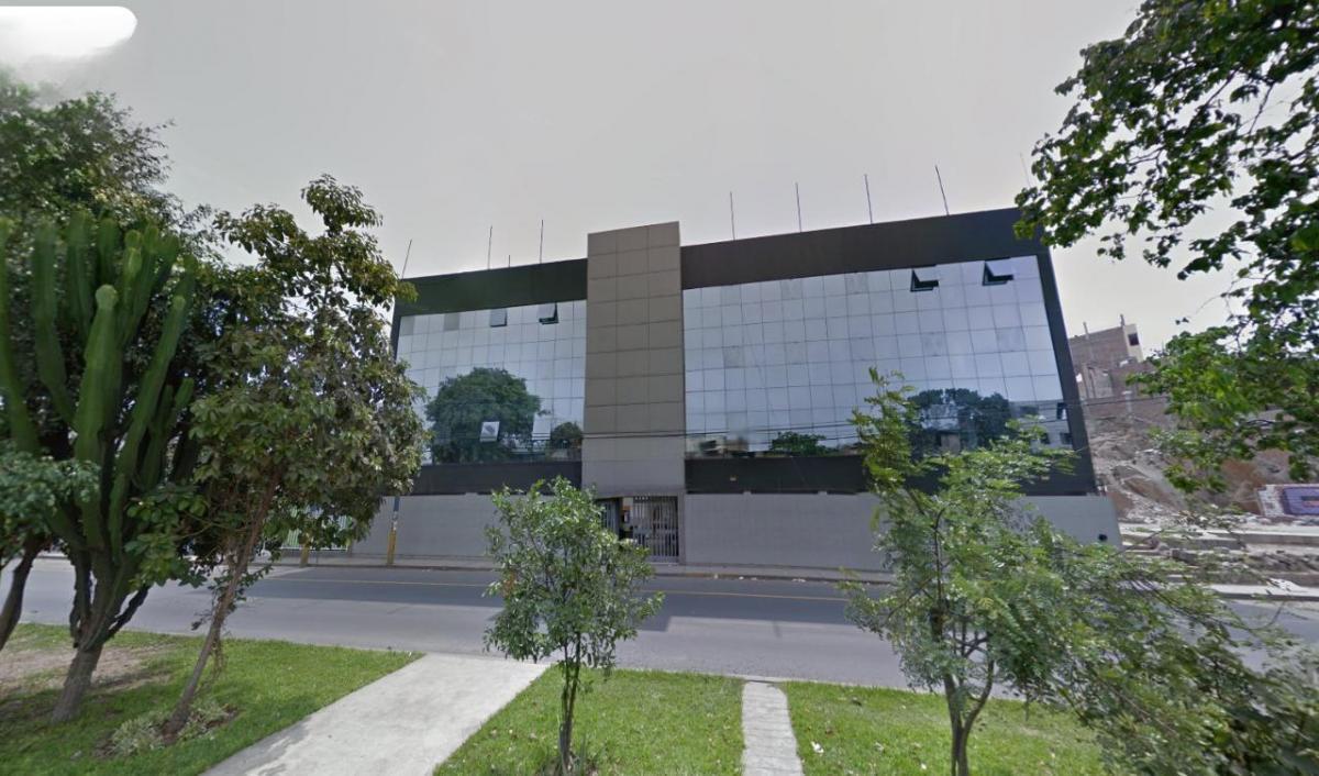 Edificio Comercial de 1900 m² en Avenida Principal de San Juan de Lurigancho