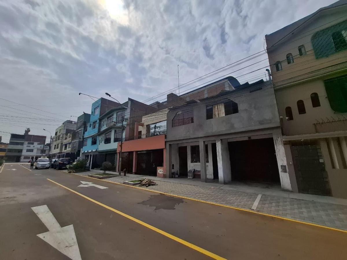 Venta de Casa Como Terreno en Sjl